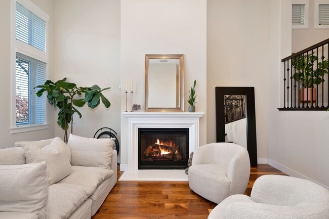 Building Photo - 3 bedroom | 2.5 bathroom | Crocker Village Brownstone