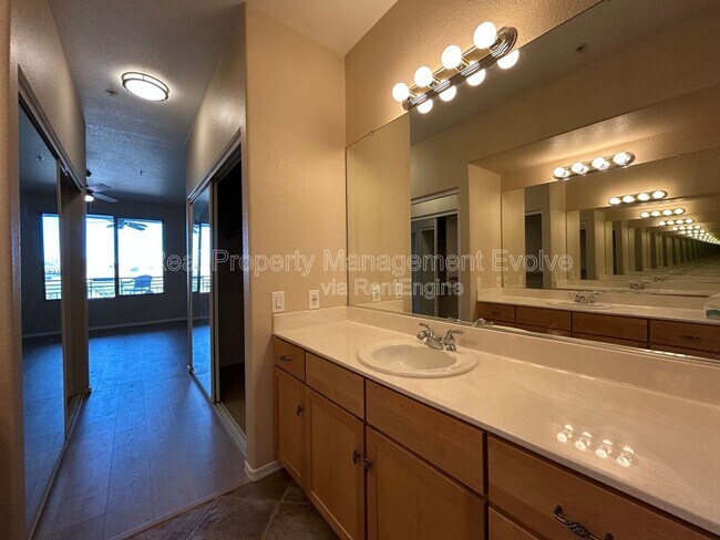 Building Photo - 425 W Rio Salado Pkwy