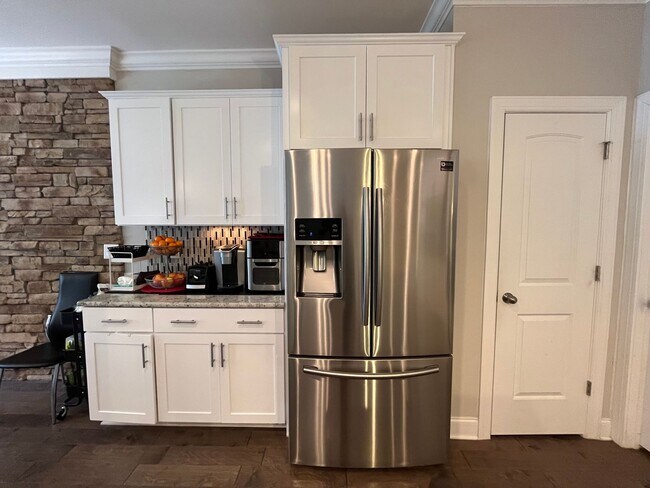 Building Photo - Exceptional 4BD, 2.5BA Cary Townhome with 2-Car Garage, Bonus 2nd Floor Living Space, and Private...