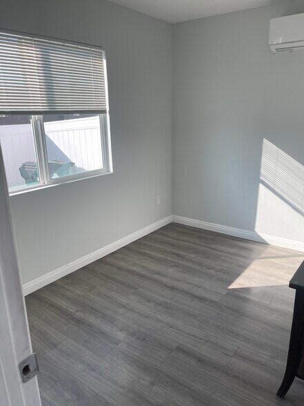 Building Photo - 10310 Montgomery Ave