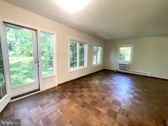 Building Photo - 3350 Martha Custis Dr