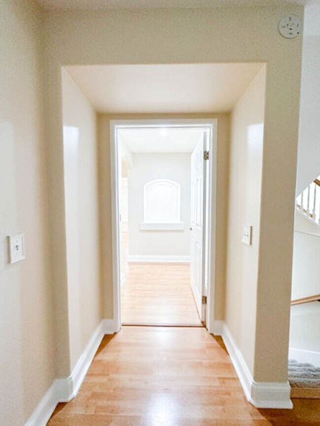 Building Photo - **STUNNING** 8 BEDROOM SOLAR HOME IN GATED COMMUNITY IN MURRIETA!