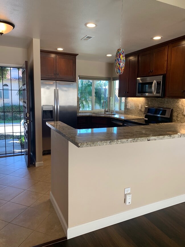 Kitchen - 6922 Pear Tree Dr