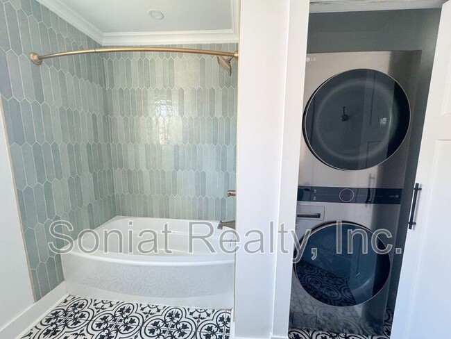 Building Photo - 233-235 Jefferson Heights Ave