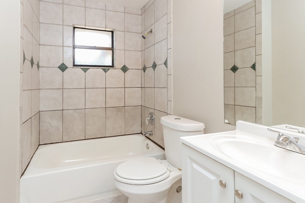 Building Photo - 552 SW Badger Terrace