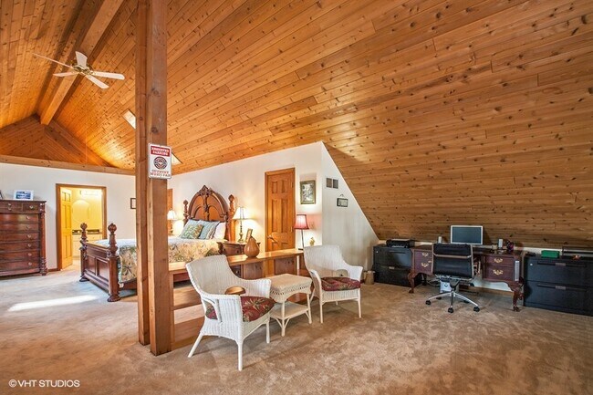 Building Photo - 4106 W Lake Shore Dr