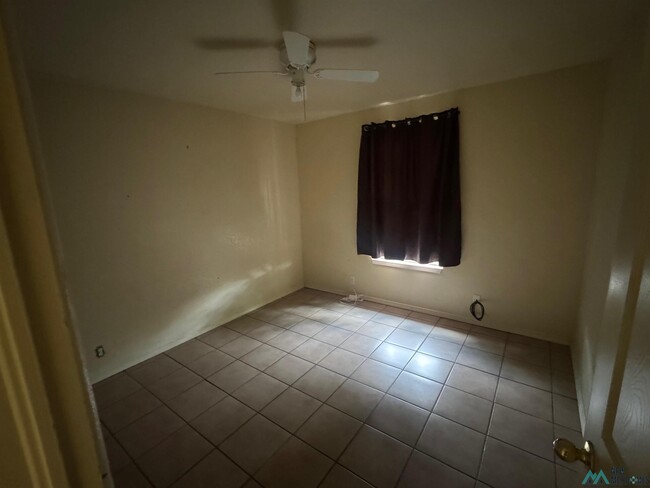 Building Photo - 1405 W Yucca Ave