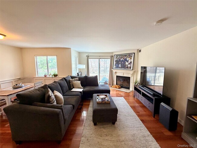 Building Photo - 15 Bayberry Dr