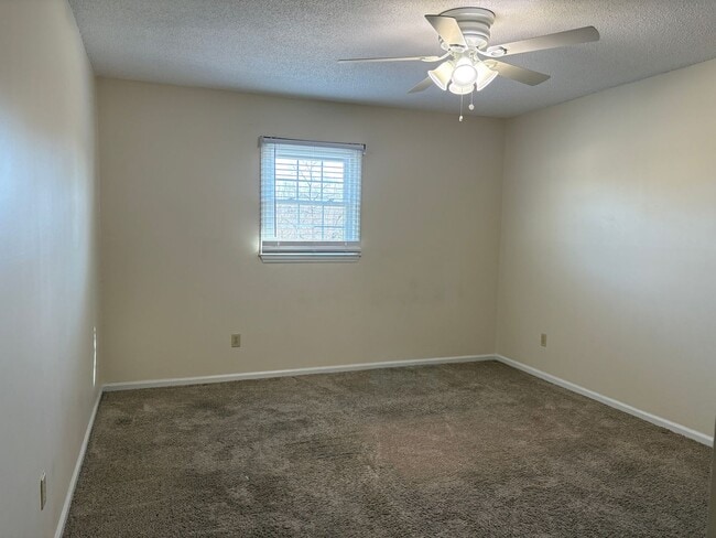 Building Photo - 1 Bedroom, 1 Bathroom Condo in High Point!