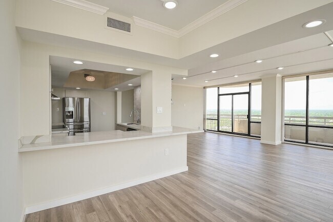 Building Photo - 15 Greenway Plz