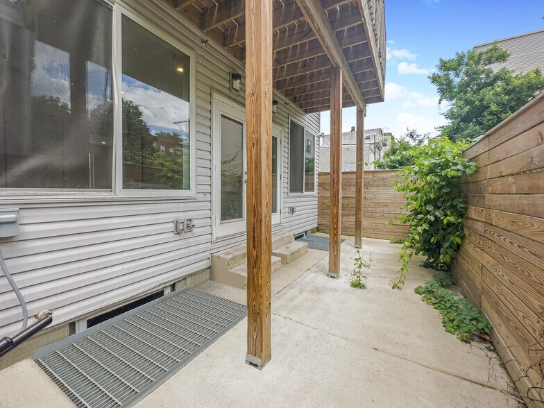 Building Photo - 2155 N Darien St