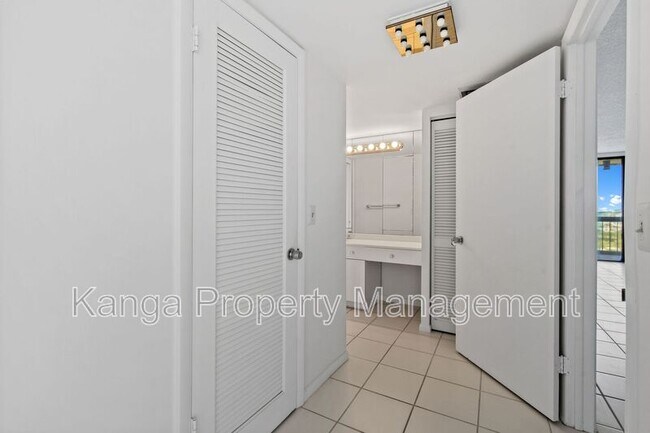 Building Photo - 2425 Presidential Way