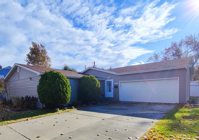 Building Photo - Your Next Home in the Heart of Richland — ...