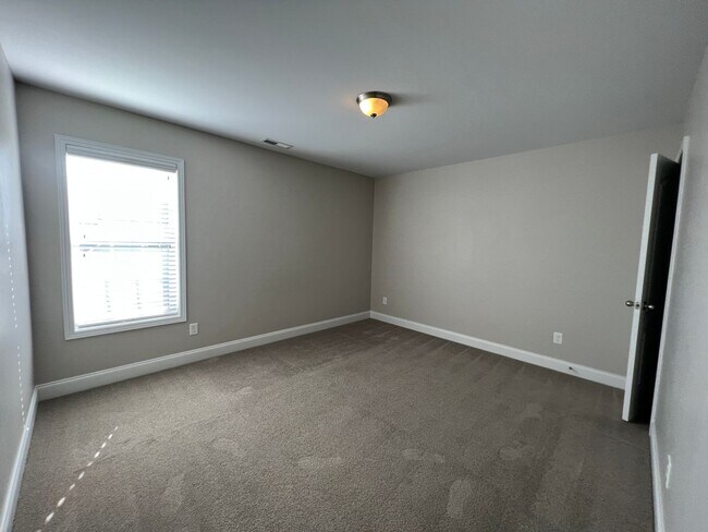Building Photo - Beautiful 4 Bed, 2.5 Bath Westgate Home