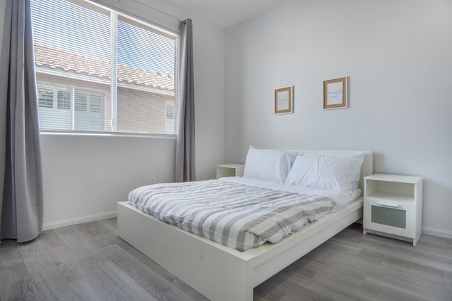 Building Photo - 2401 Predera Ave