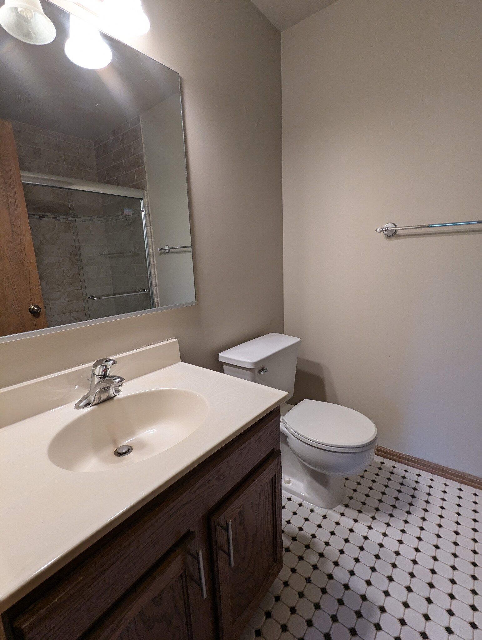 Building Photo - 245 Memory Ln