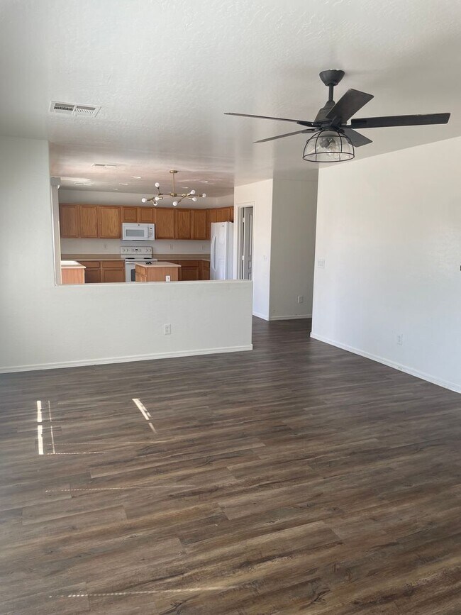 Building Photo - Massive 4 bedroom- 3 car garage- Large loft- Maricopa