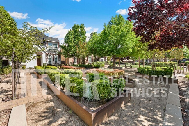 Building Photo - 1040 Matthews Run Way