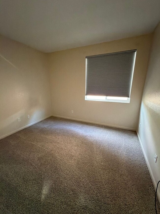 Building Photo - 4032 Vittoria Ln