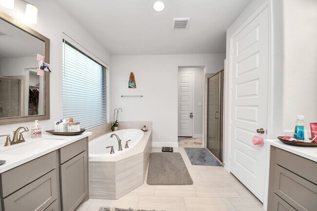 Building Photo - 5506 Onyx Fls Dr