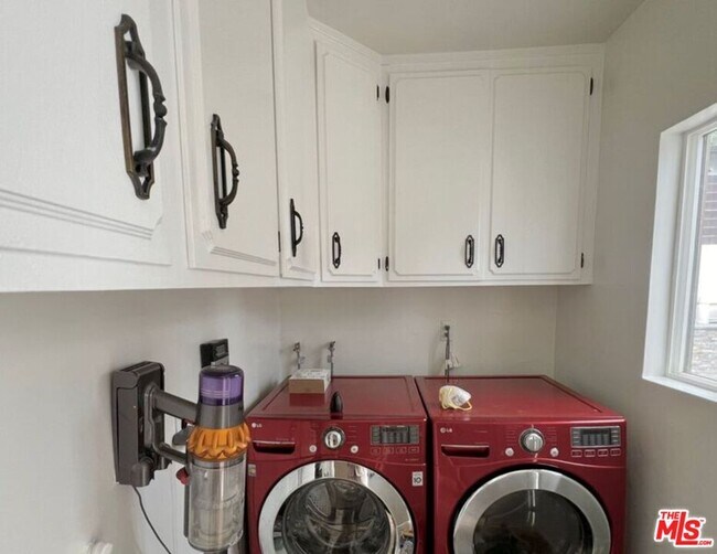 Building Photo - 3317 Burritt Way