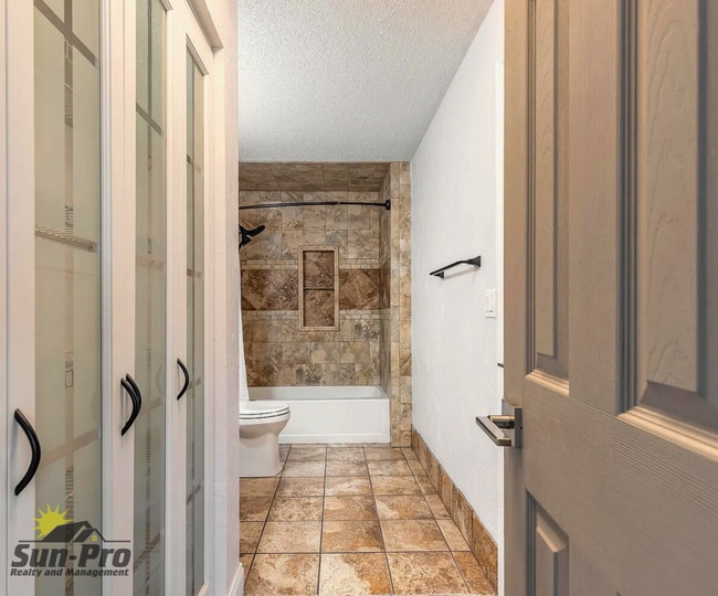 Building Photo - 2089 Oak Meadow Cir