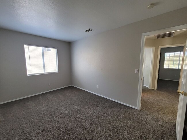 Building Photo - Beautiful 4 Bedroom Home in Green Valley