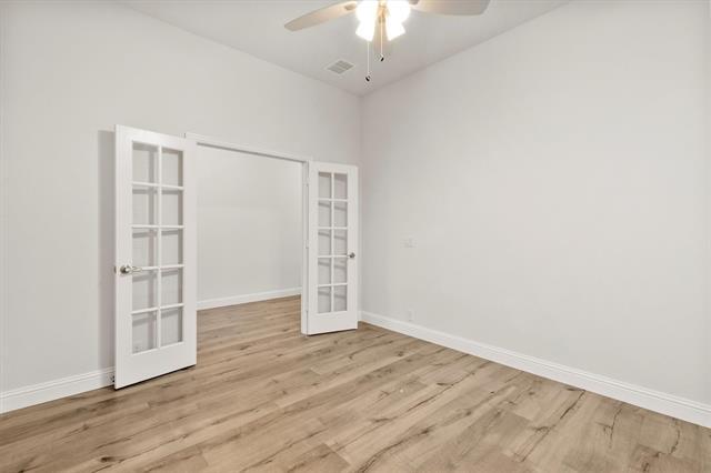 Building Photo - 613 Sedona St