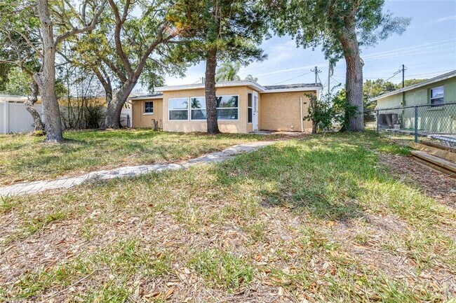 Building Photo - 13926 Helen Ave