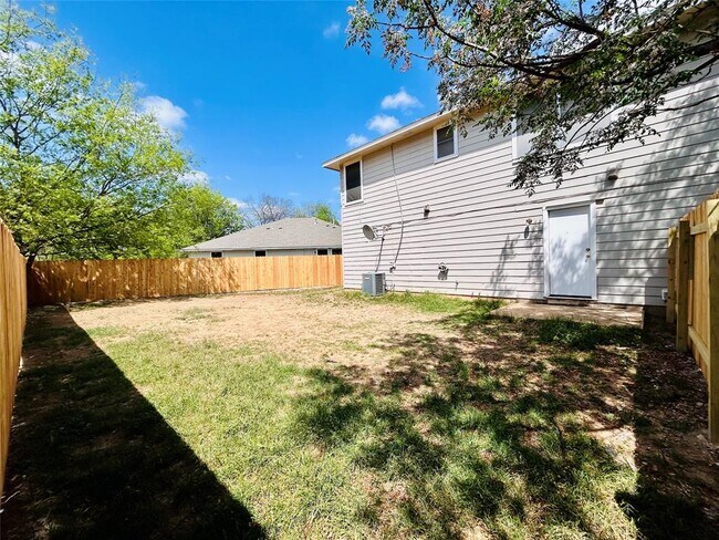 Building Photo - 8511 Apple Carrie Cove