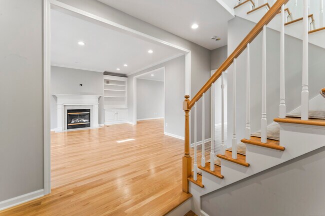 Building Photo - 4 Woods Way