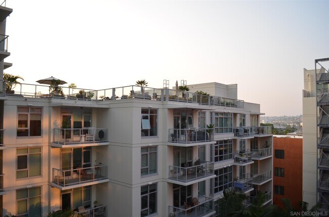 Building Photo - 1431 Pacific Hwy