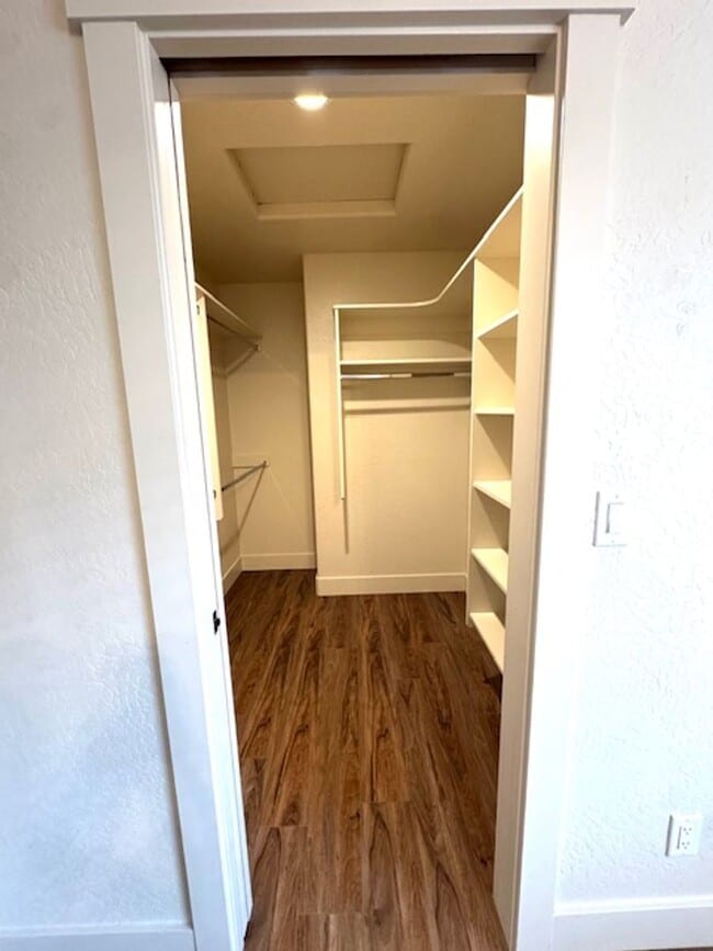 Building Photo - BM2613