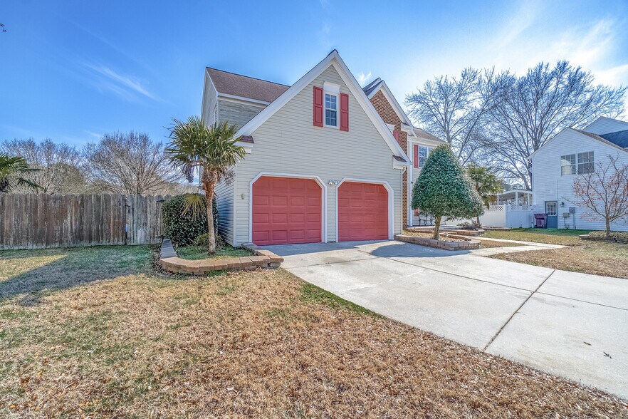 Building Photo - 305 Hidden Falls Ct