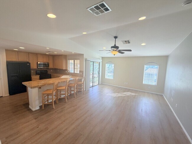 Building Photo - 2 bed / 2 bath Condo in Painted Desert Guard Gated Community