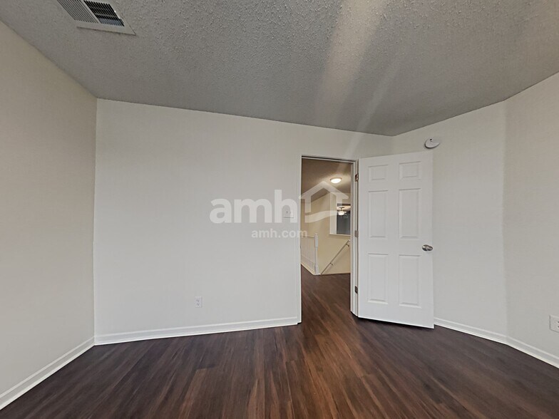 Building Photo - 6721 Earlswood Dr