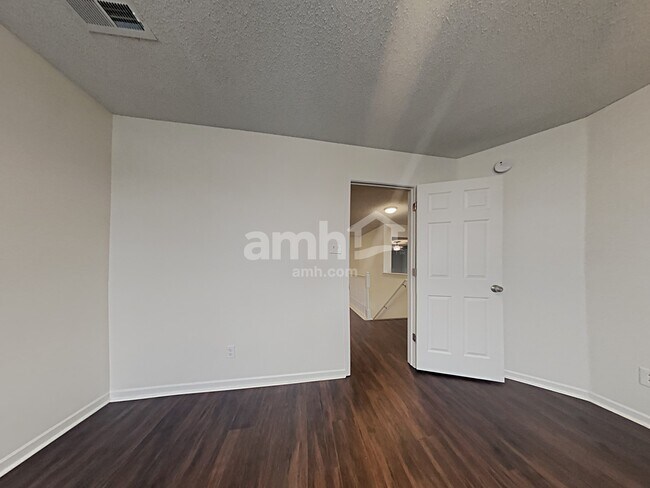 Building Photo - 6721 Earlswood Dr