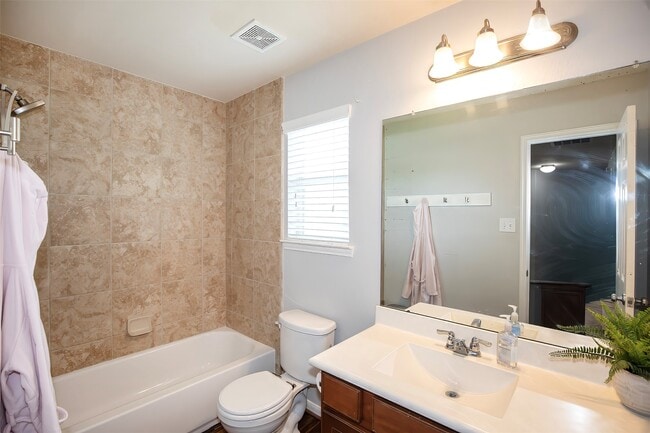 Building Photo - 2110 Stonehollow Ct