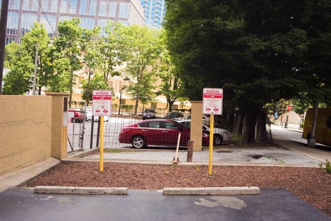 Building Photo - 300 W Peachtree St NW