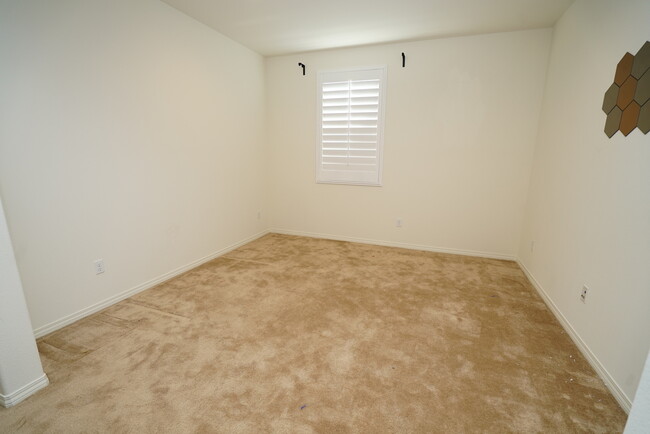 Building Photo - River Village 4 Bedroom Home in Santa Clarita.