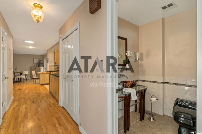 Building Photo - 1577 E Tomahawk Dr