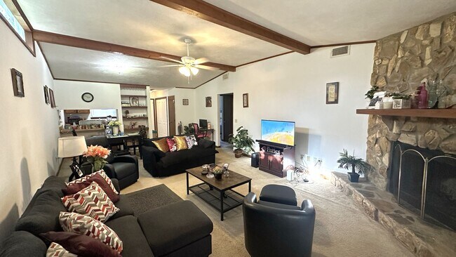 Building Photo - NORTHEAST HIDDEN GEM! 2/1 Townhome w/ Fenc...