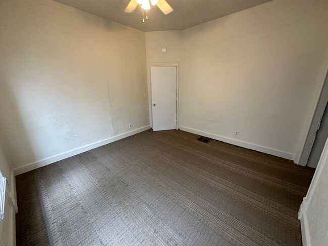 Building Photo - 909 W Taylor St