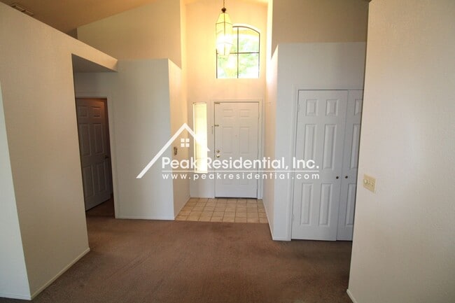 Building Photo - Spacious 3bd/2ba Elk Grove Home with 2 Car Garage
