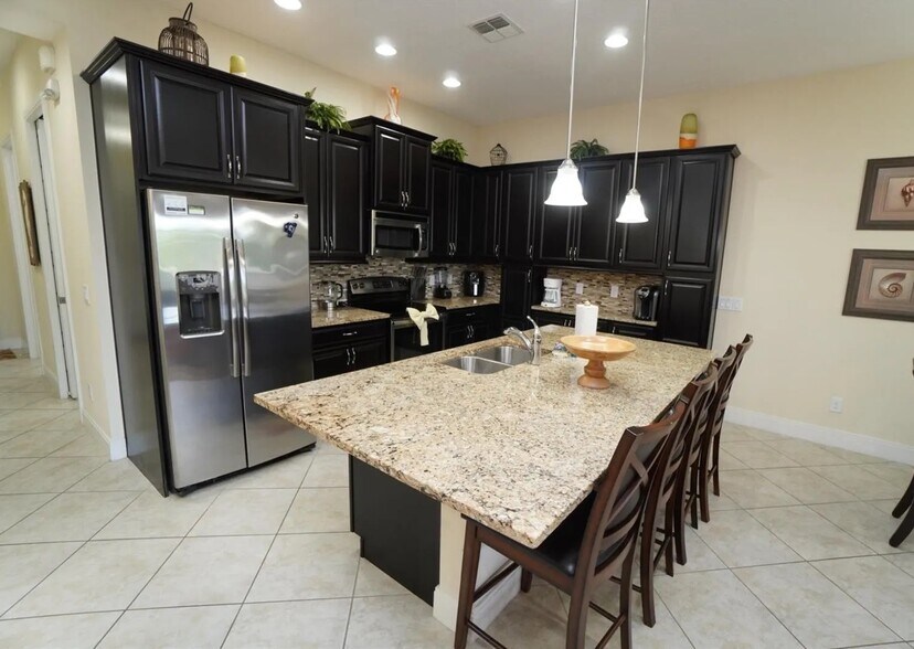 Building Photo - 510 Captiva Dr