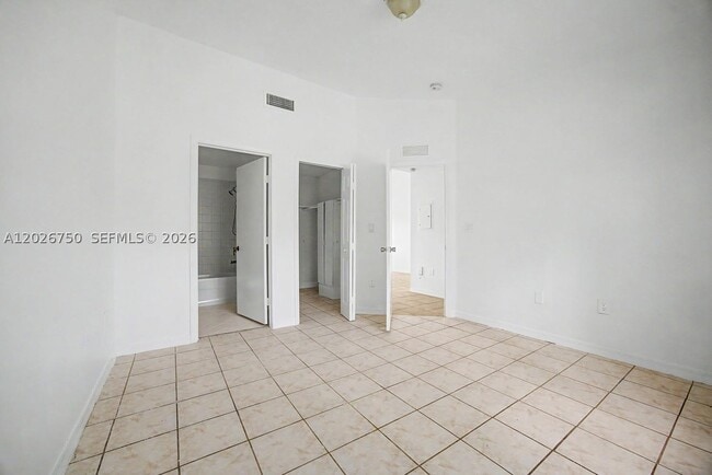 Building Photo - 1241 SE 29th St