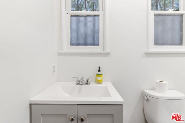 Building Photo - 2302 Bagley Ave