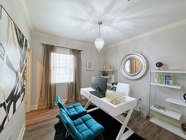 Building Photo - Beautiful Furnished home off Perkins Rd.