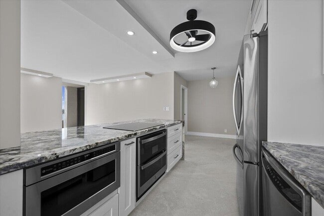 Building Photo - 5540 N Ocean Dr