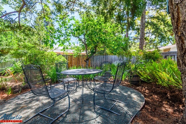 Building Photo - Lovely Los Altos Home | Desirable Location